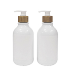 زجاجة غسول الحمام الأبيض مع مضخة الخيزران للشامبو وغسول الجسم